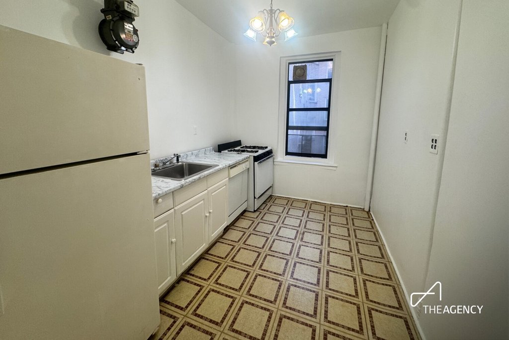 825 Walton Avenue, Unit 1C photo 7