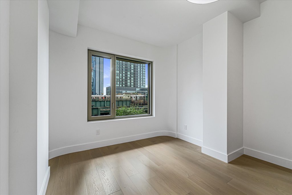 24-01 Queens Plaza North, Unit 504 photo 7