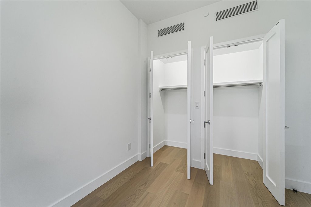 24-01 Queens Plaza North, Unit 504 photo 10