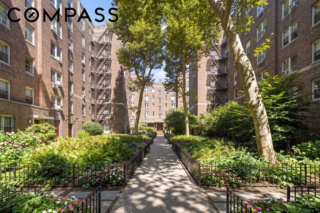 43-10 48th Avenue, Unit 5R photo 6