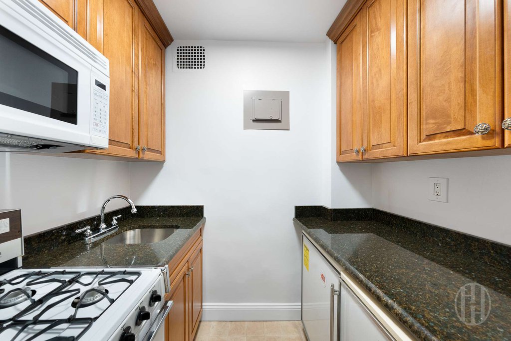 225 East 36th Street, Unit 9D photo 6