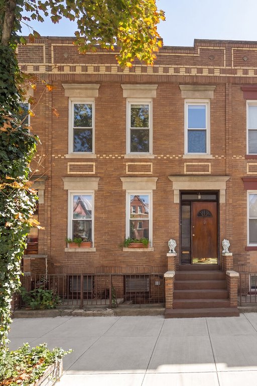 1882 Hart Street – For Sale