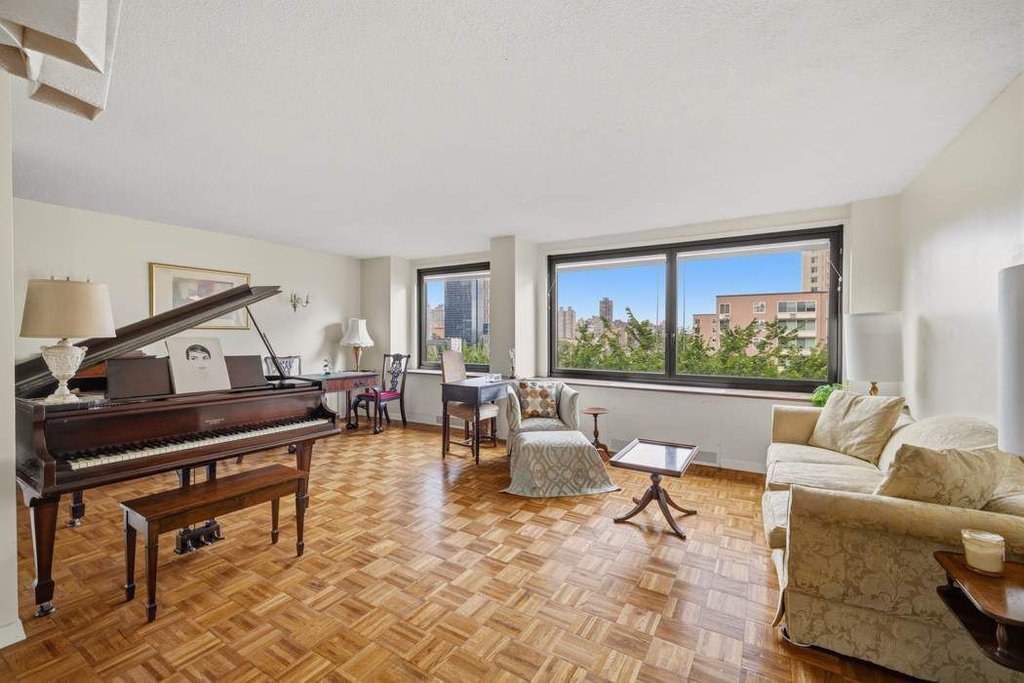 531 Main Street, Unit 1025