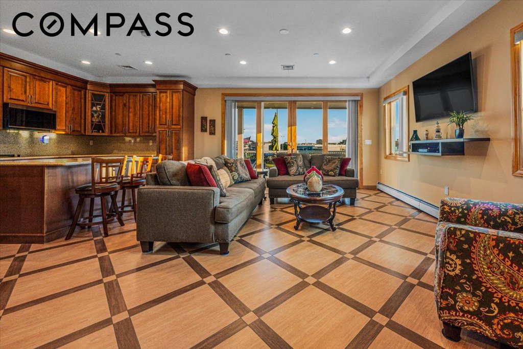 1021 Bayside Avenue, Unit 1 photo 9