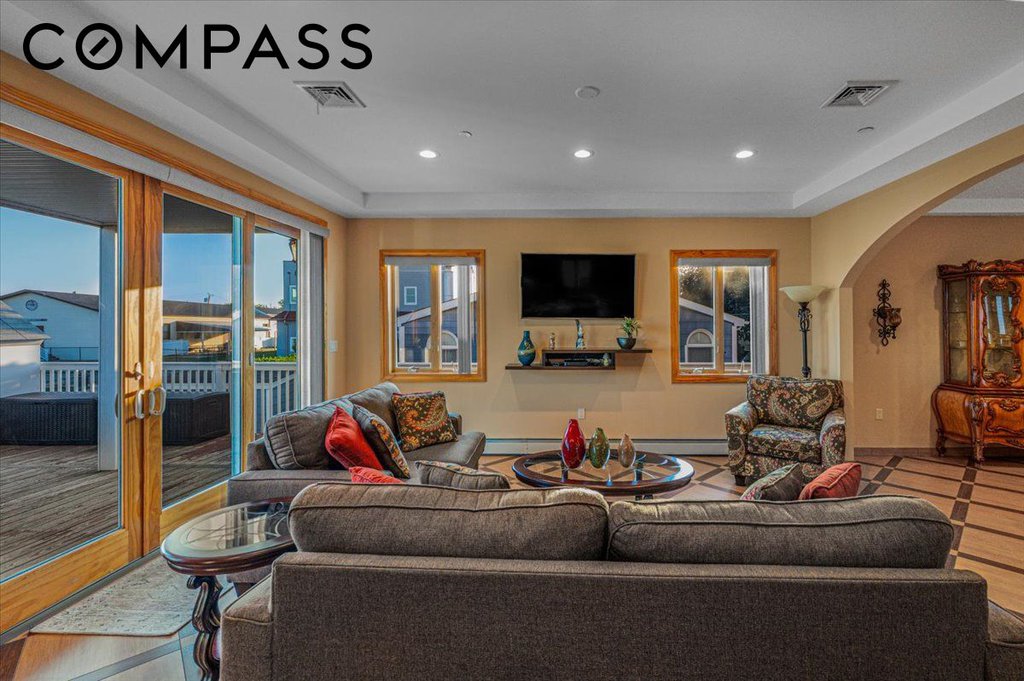 1021 Bayside Avenue, Unit 1 photo 12