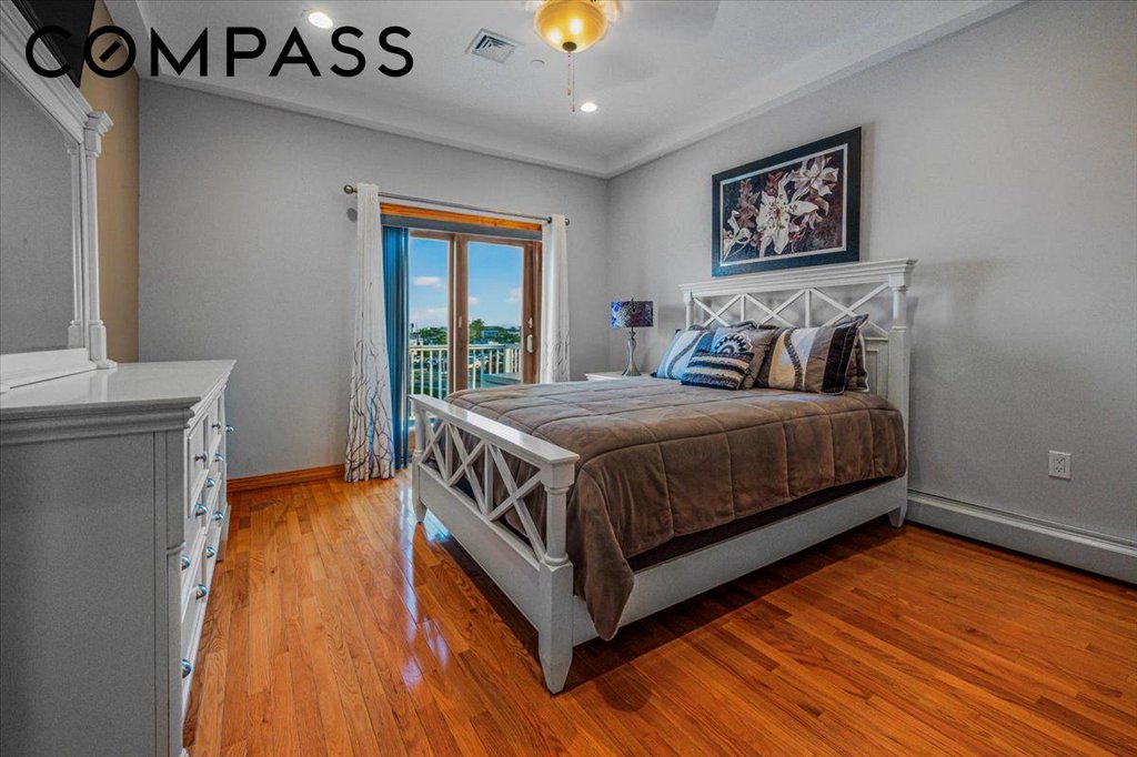 1021 Bayside Avenue, Unit 1 photo 23