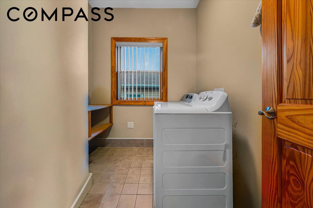 1021 Bayside Avenue, Unit 1 photo 26