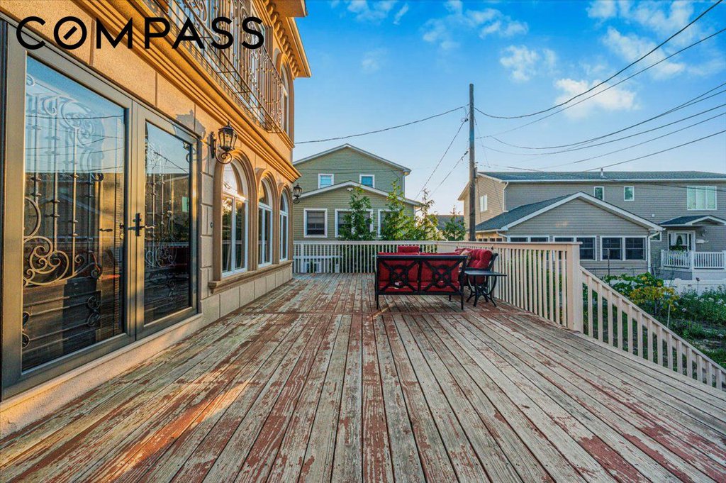 1021 Bayside Avenue, Unit 1 photo 27
