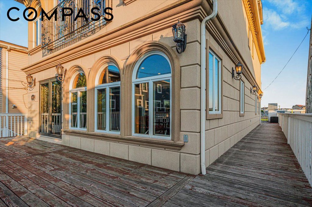 1021 Bayside Avenue, Unit 1 photo 28
