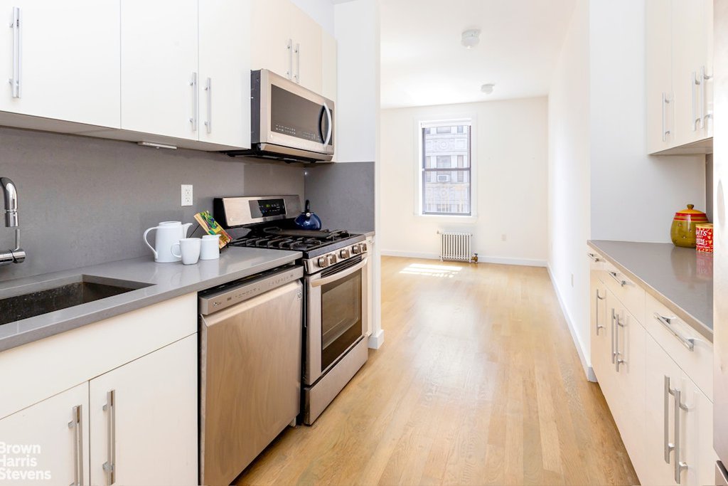 710 Riverside Drive, Unit 5A photo 2