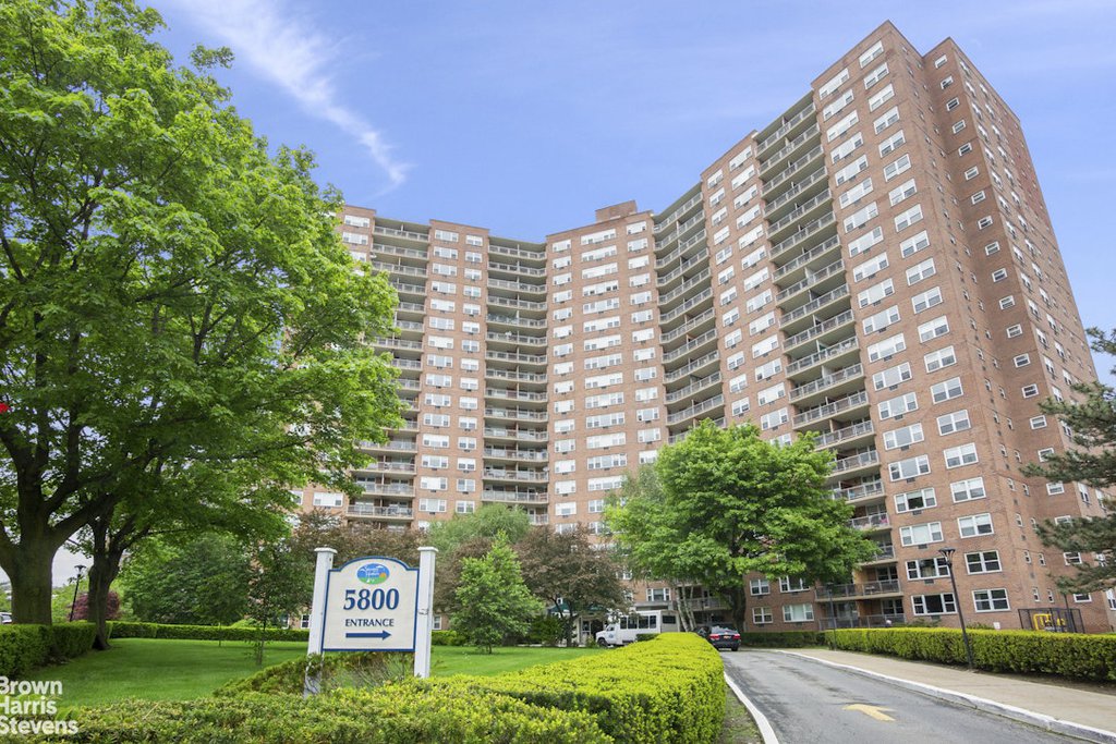 5800 Arlington Avenue, Unit 16N photo 4