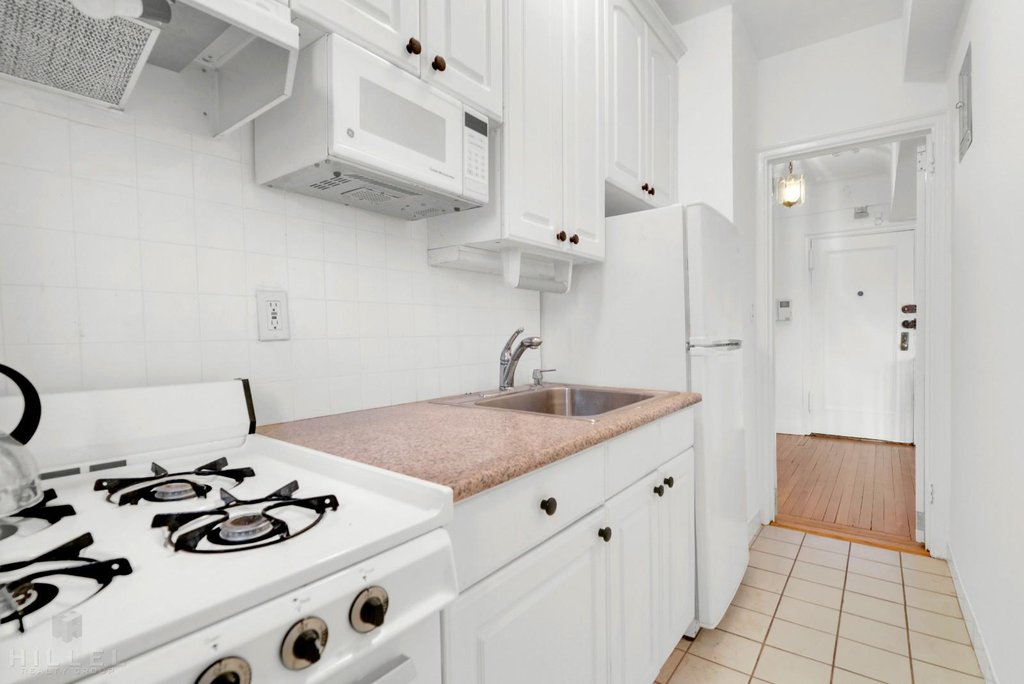 20 Continental Avenue, Unit 4A photo 9