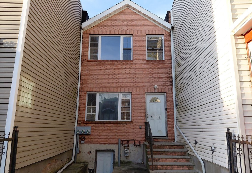 1338 Park Place – For Sale