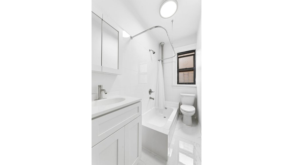 30 Macombs Place, Unit 54 photo 3