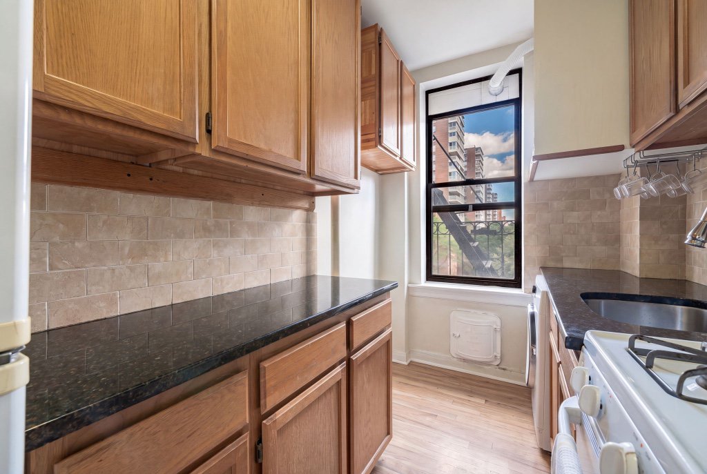 3115 Broadway, Unit Apt52/53 photo 9