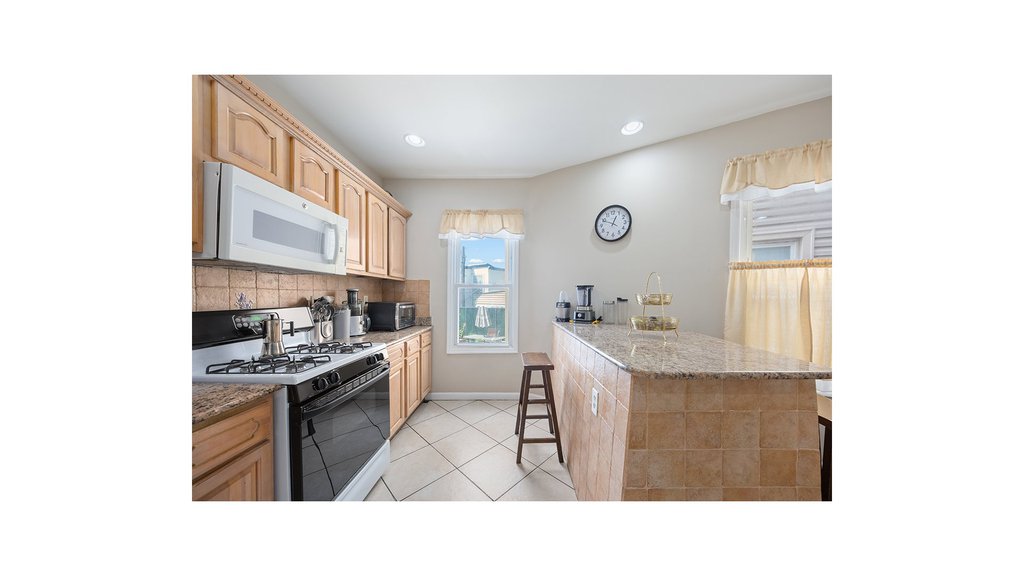 76-22 60th Lane – For Sale photo 8