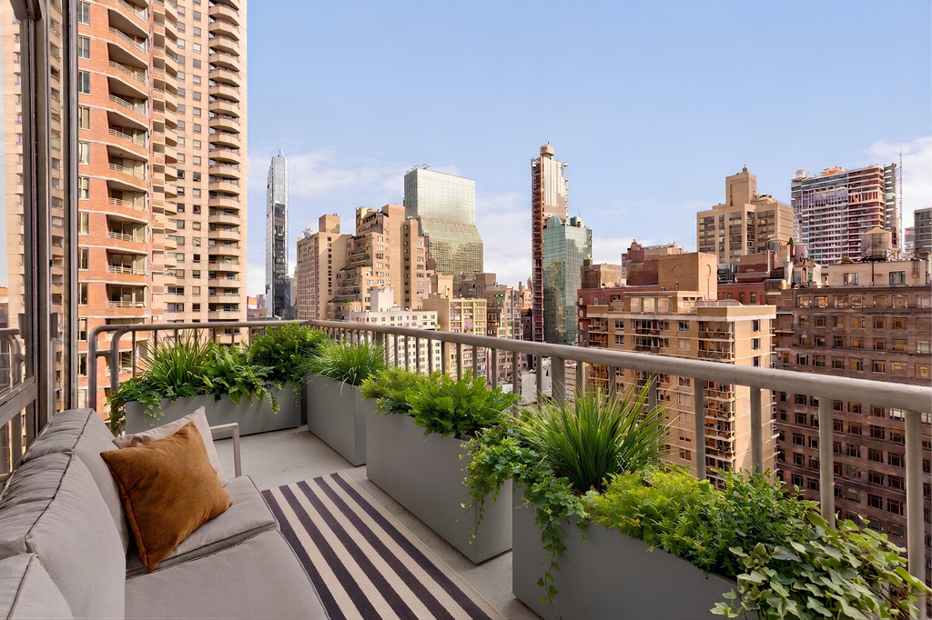 216 East 47th Street, Unit 22B