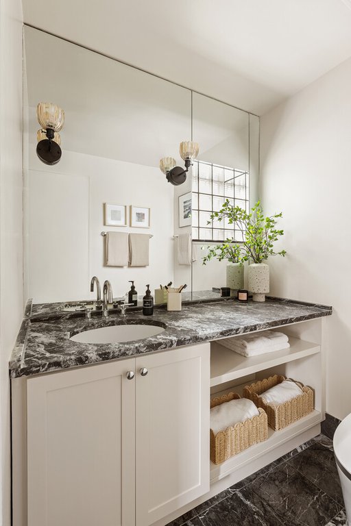 216 East 47th Street, Unit 22B photo 11