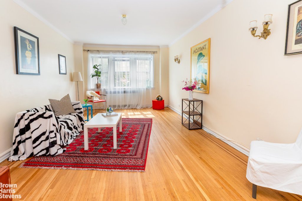 86-10 34th Avenue, Unit 215 photo 2
