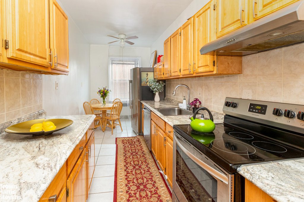 86-10 34th Avenue, Unit 215 photo 5