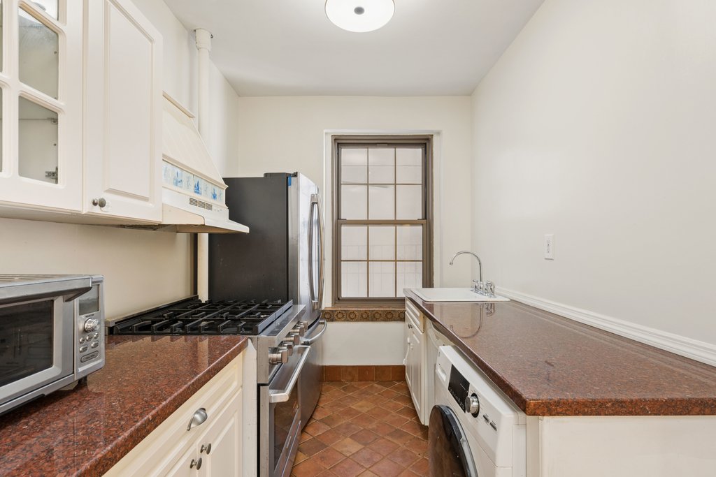1100 Grand Concourse, Unit 2I photo 3