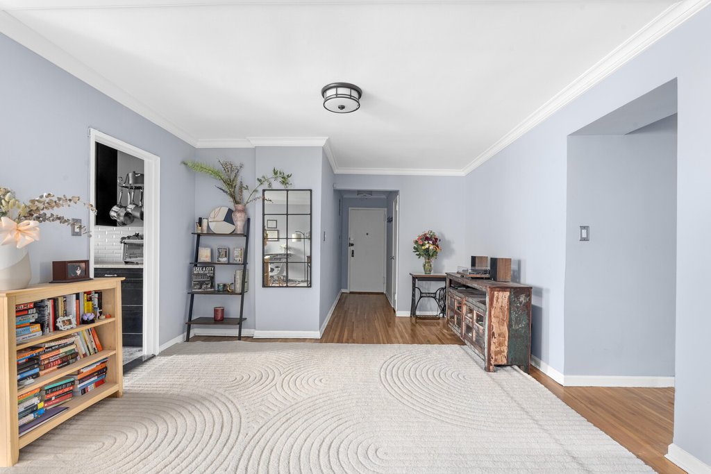 7423 Ridge Boulevard, Unit 6G photo 3