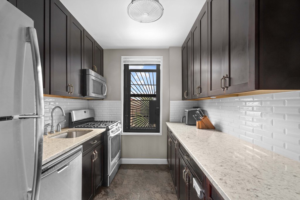 7423 Ridge Boulevard, Unit 6G photo 4