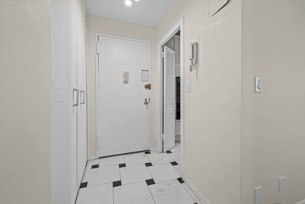 555 Kappock Street, Unit 21D photo 2