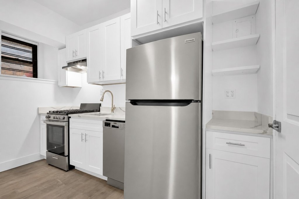 3000 Valentine Avenue, Unit LO2 photo 4