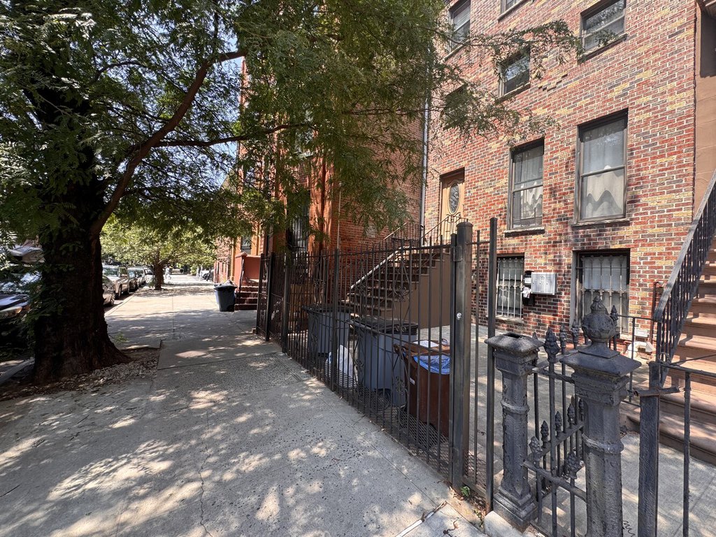 225 Madison Street – For Sale photo 2