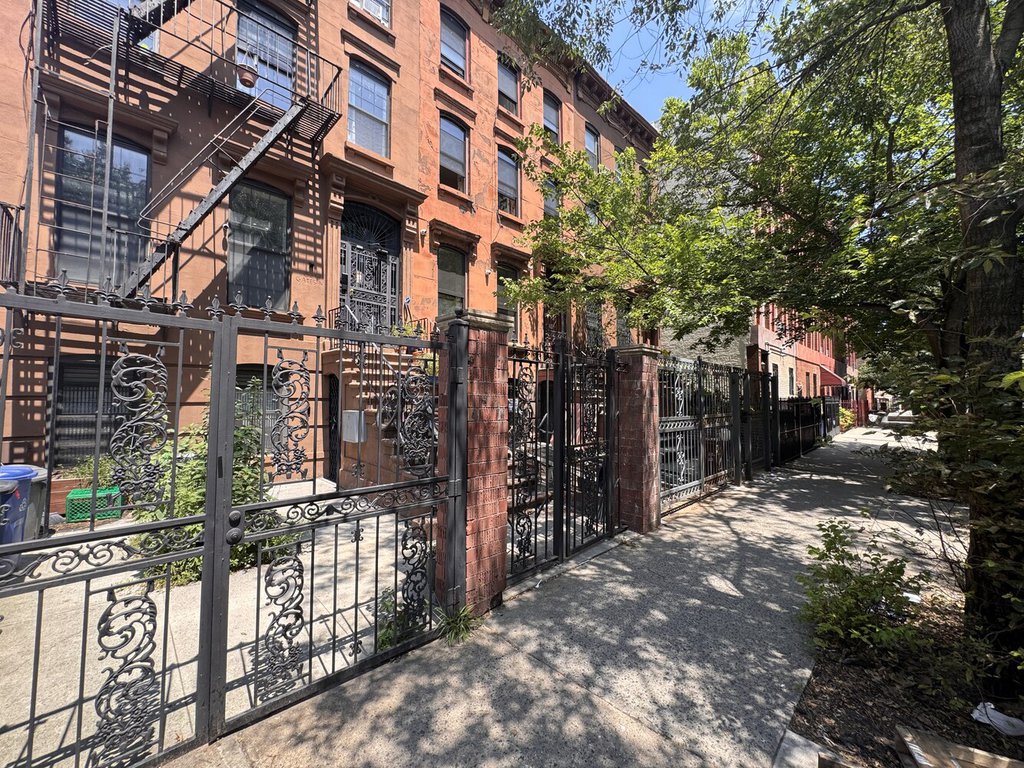 225 Madison Street – For Sale photo 3