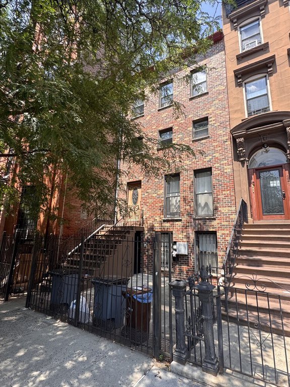 225 Madison Street – For Sale photo 4