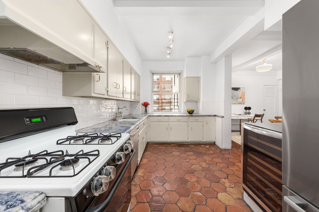 320 East 72nd Street, Unit 6A photo 5