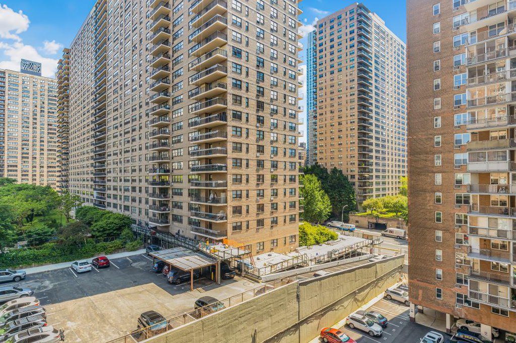 303 West 66th Street, Unit 2GE photo 16