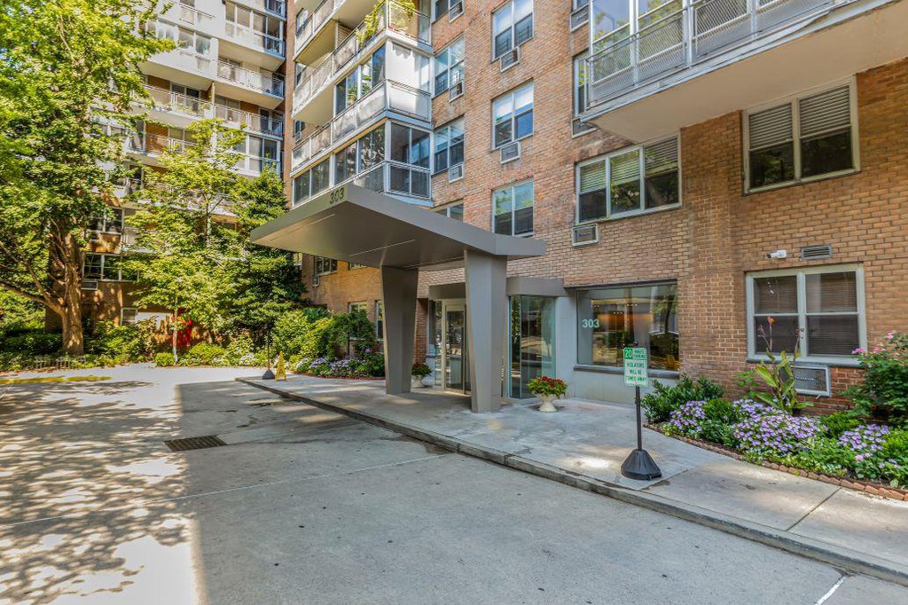 303 West 66th Street, Unit 2GE photo 22