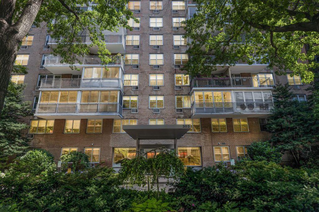 303 West 66th Street, Unit 2GE photo 23