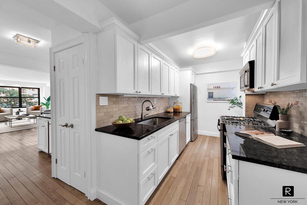 140 East 56th Street, Unit 2K photo 3