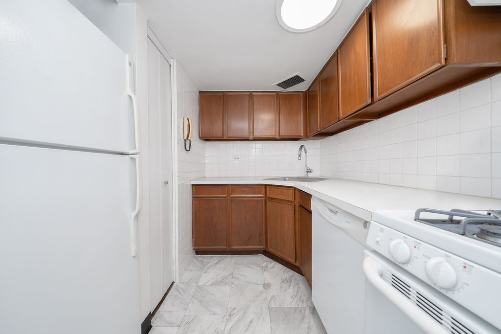 500 East 83rd Street, Unit 14M photo 6