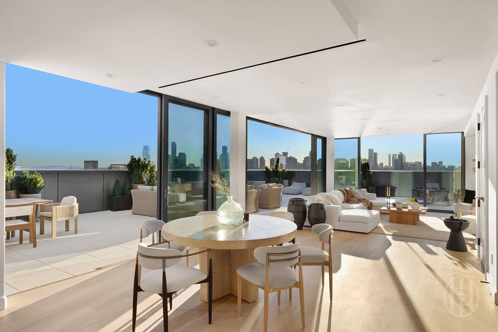 150 Barrow Street, Unit PENTHOUSE photo 2