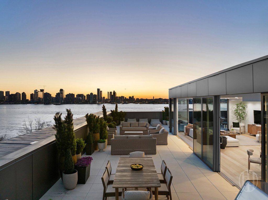 150 Barrow Street, Unit PENTHOUSE photo 3
