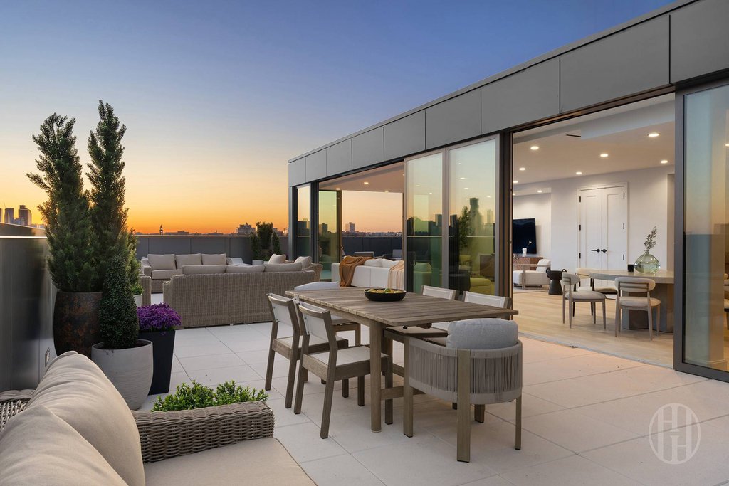 150 Barrow Street, Unit PENTHOUSE photo 4
