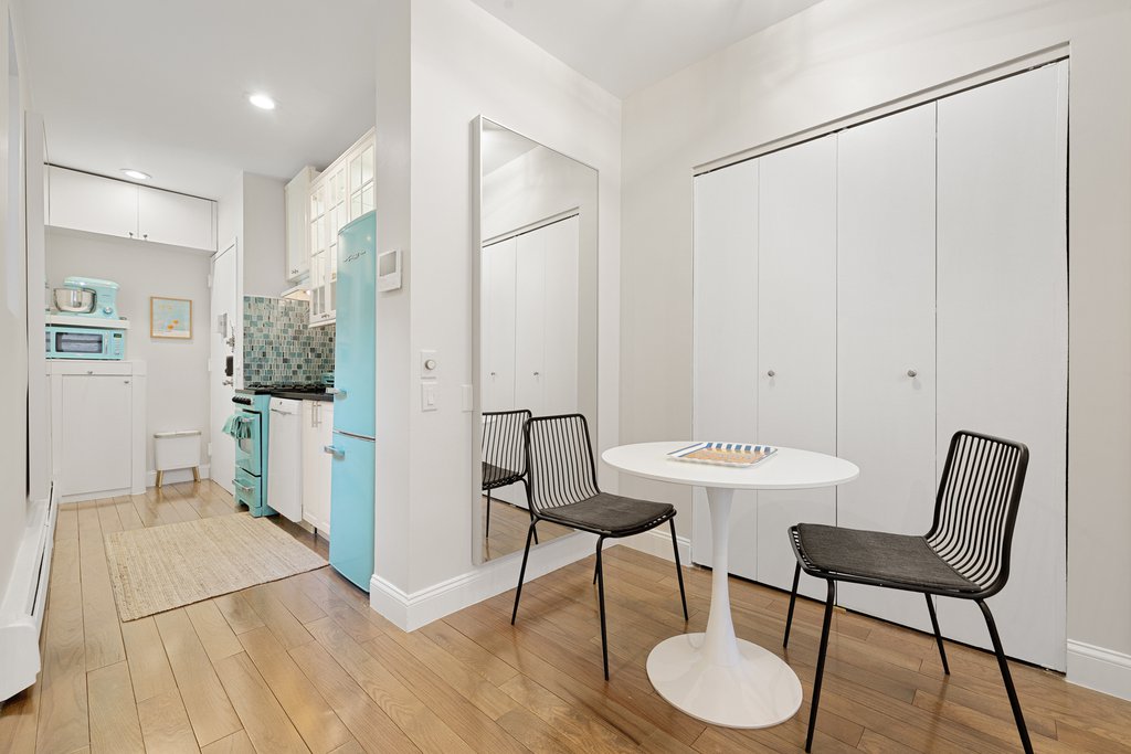 788 Ninth Avenue, Unit PH5C photo 3