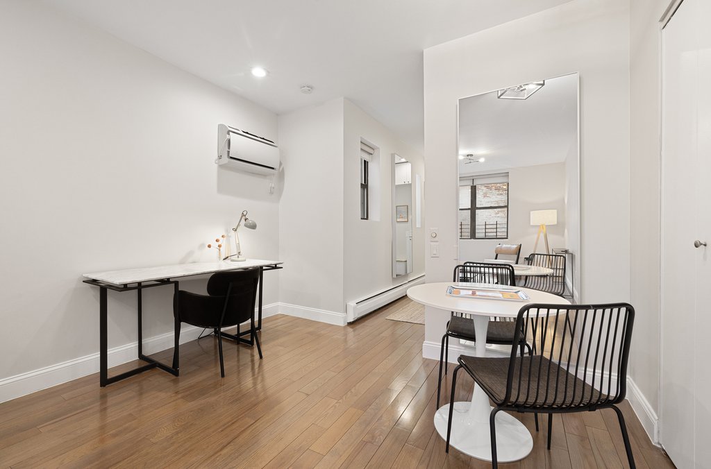 788 Ninth Avenue, Unit PH5C photo 6