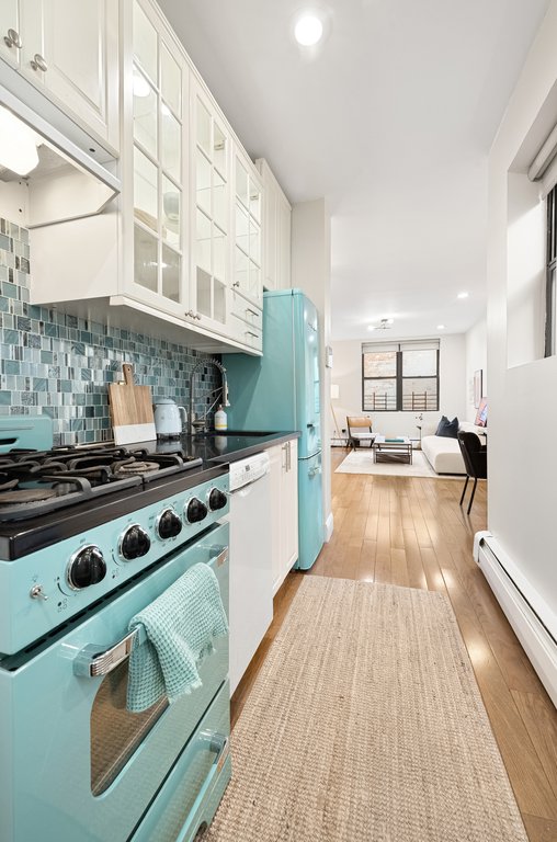 788 Ninth Avenue, Unit PH5C photo 7