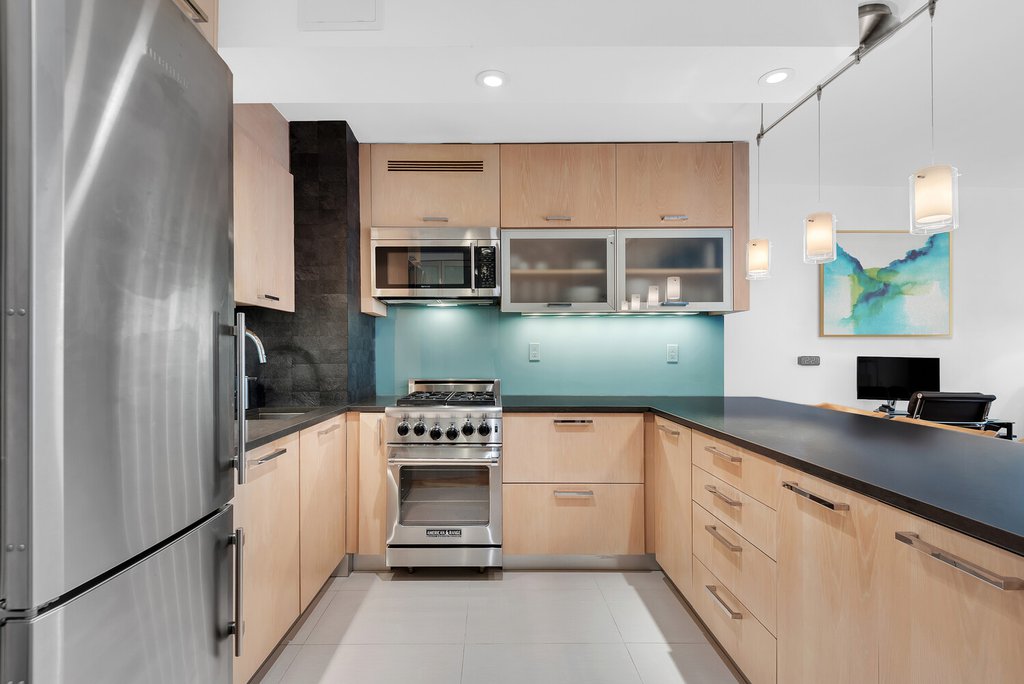 201 East 25th Street, Unit 9E photo 3