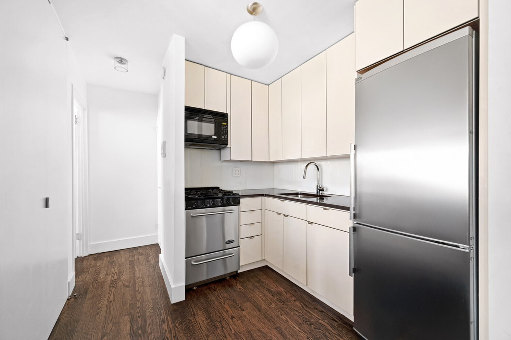 353 East 72nd Street, Unit 14A photo 3