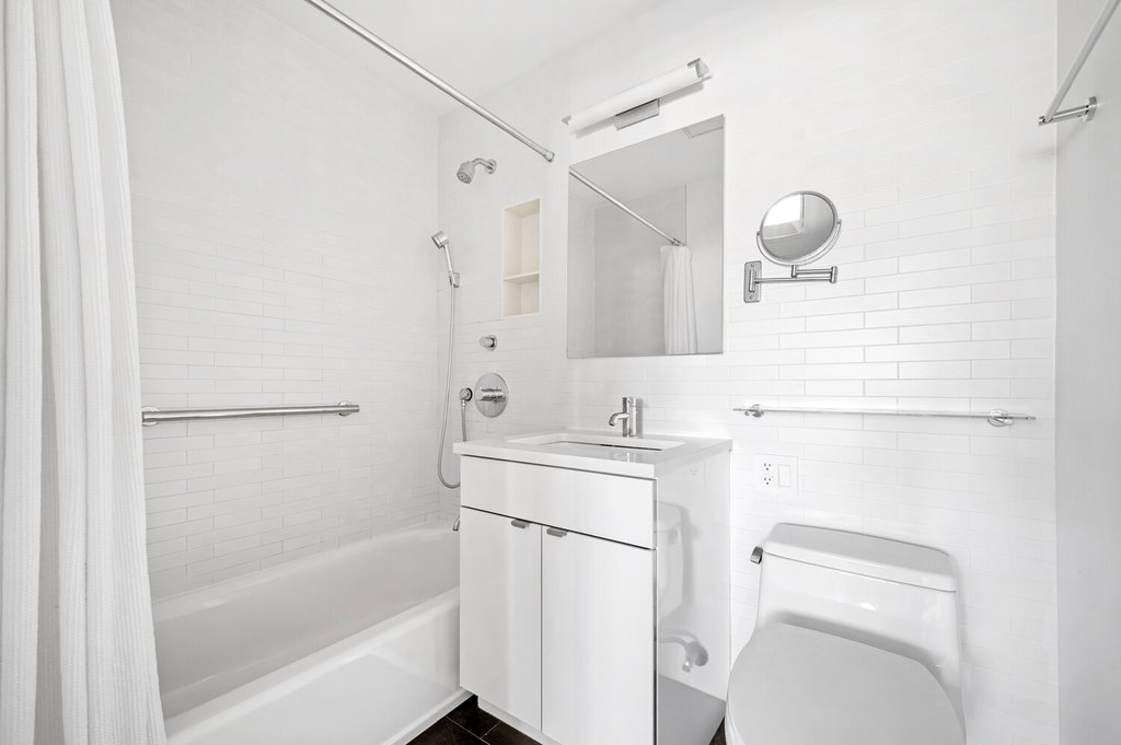 353 East 72nd Street, Unit 14A photo 4