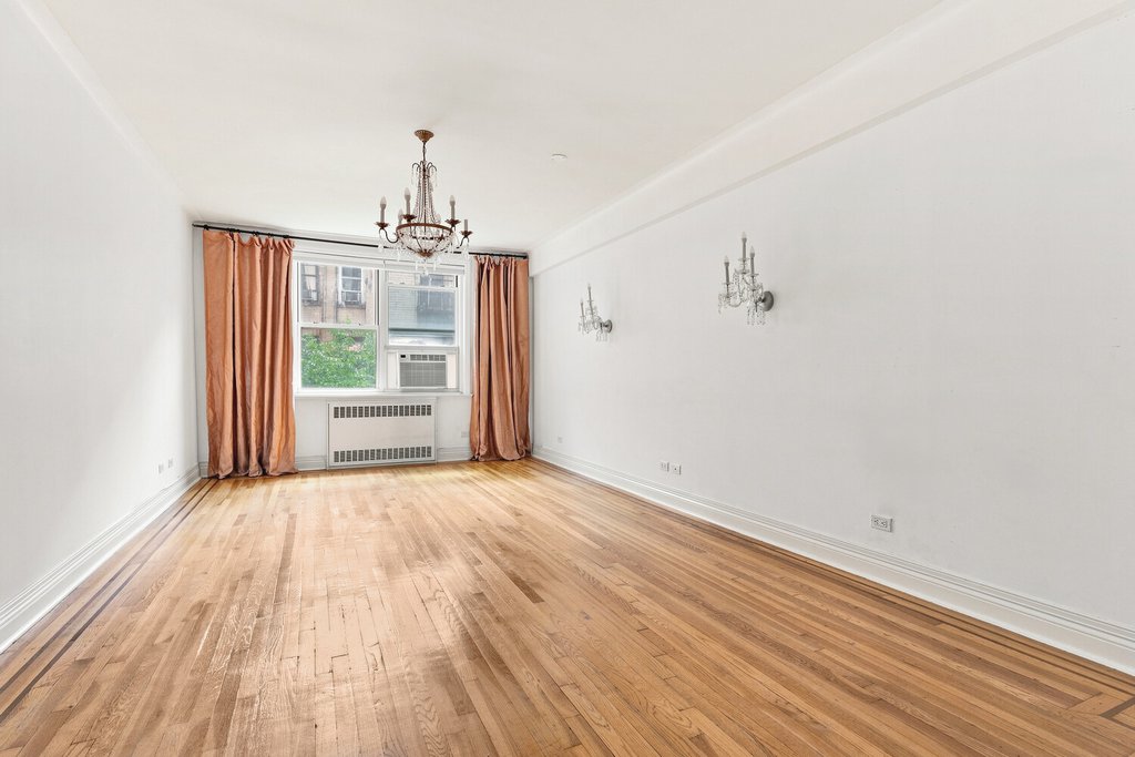 310 West 55th Street, Unit 4C photo 2