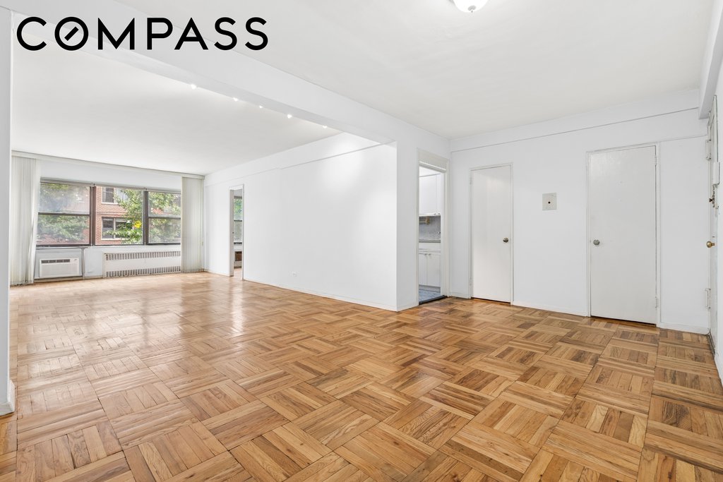 303 Beverley Road, Unit 1B photo 12