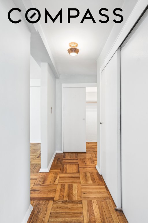 303 Beverley Road, Unit 1B photo 16